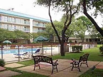 Quality Inn Market Center Dallas Exterior photo
